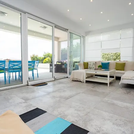 Tatalia, Villa Bozhurets