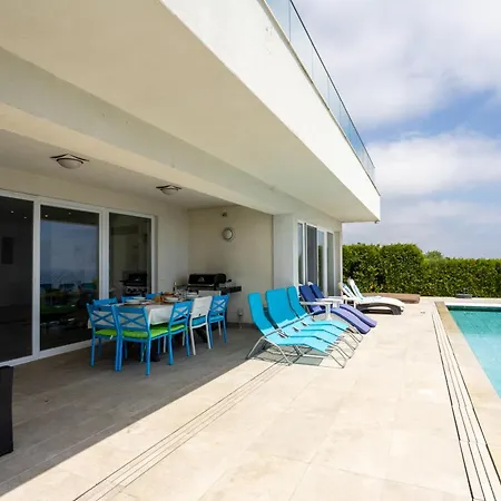 Tatalia, Villa Bozhurets