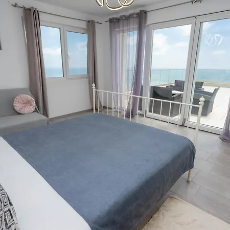 Villa Tatalia, Bozhurets