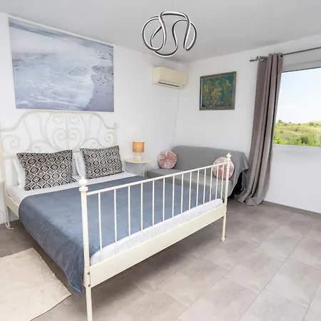 Tatalia, * Bozhurets