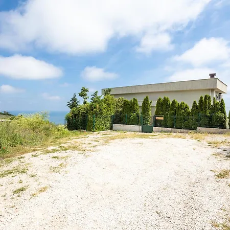 Tatalia, Villa Bozhurets
