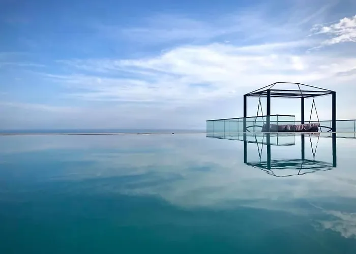 Tatalia, Луксозна вила *