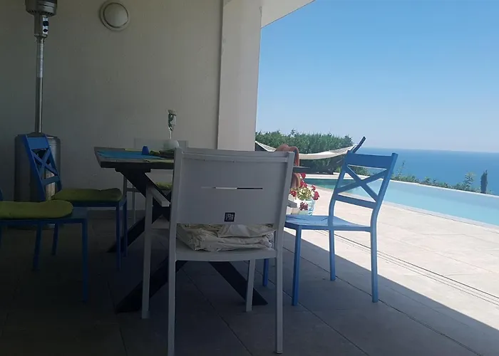 Луксозна вила Tatalia,