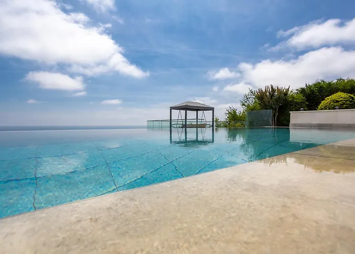 Tatalia, Луксозна вила *