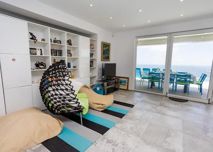 Tatalia, Божурец