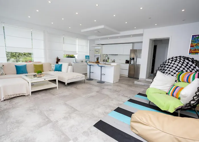 Tatalia, Божурец